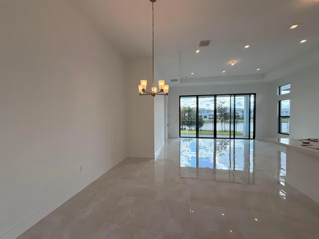 Residence photo 3