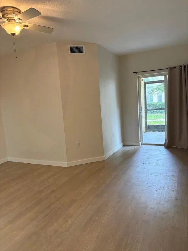 Unit 1509 photo 12
