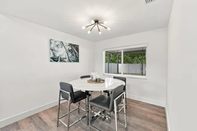 Residence photo 16