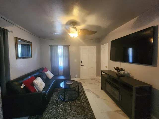 Residence photo 15