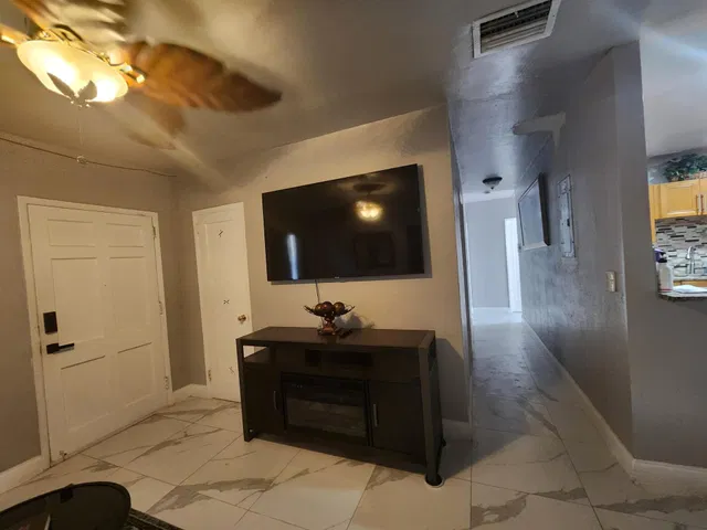 Residence photo 16