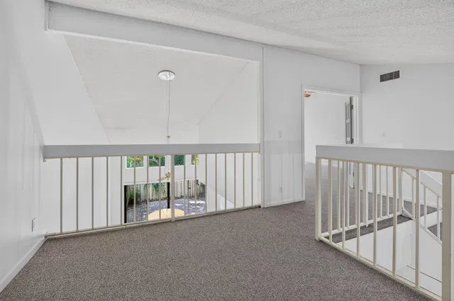 Unit D-29 photo 30