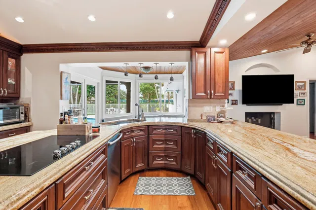 Boca Bath & Tennis Residence photo 13