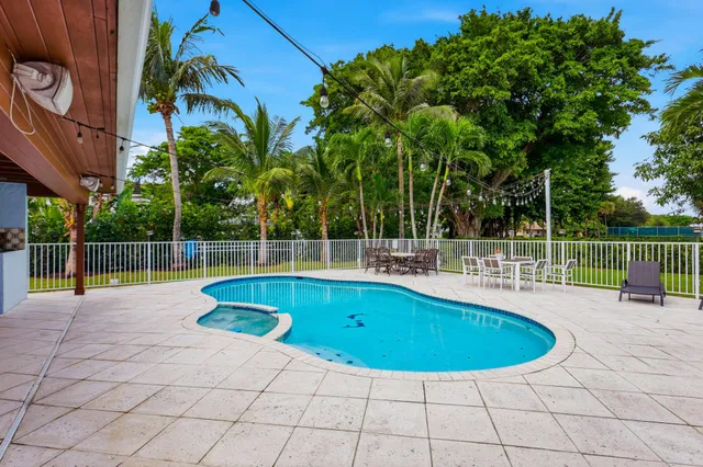 Boca Bath & Tennis Residence photo 26