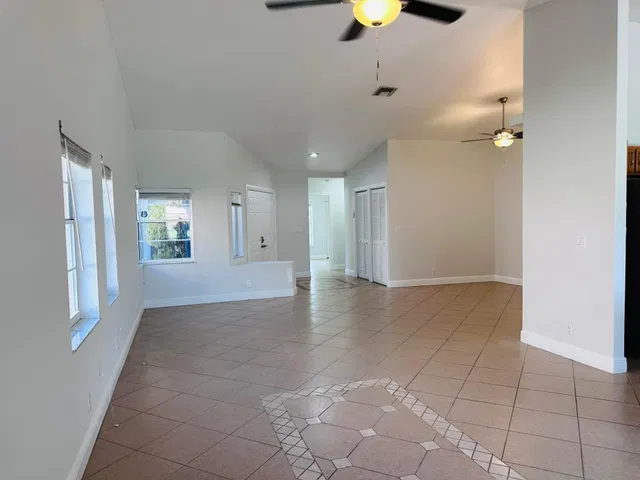 Residence photo 3