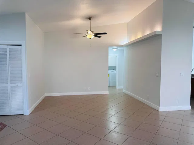 Residence photo 5