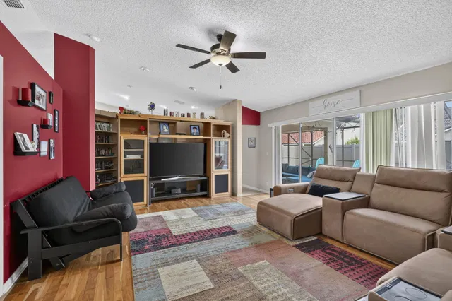 Residence photo 12