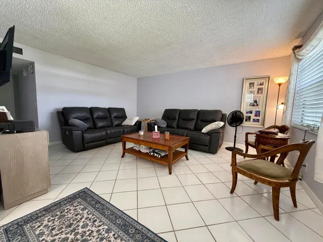Residence photo 4