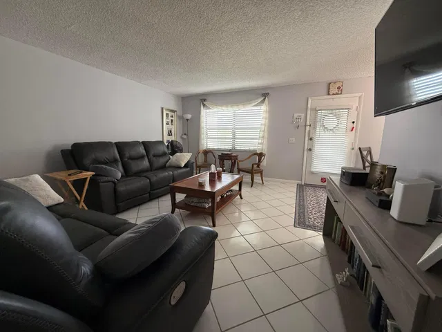 Residence photo 5