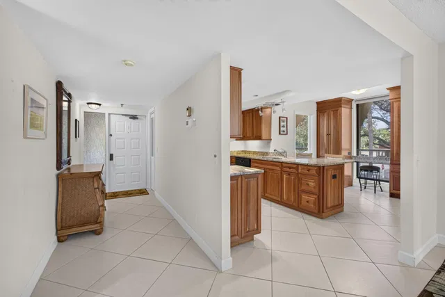 Unit 225 photo 8