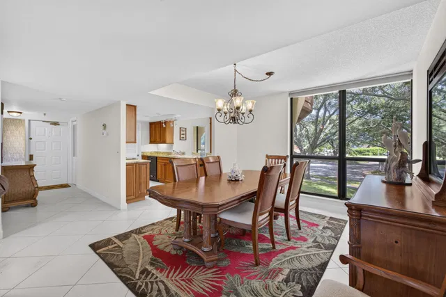 Unit 225 photo 9