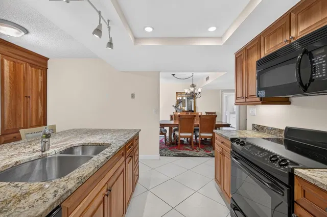 Unit 225 photo 19