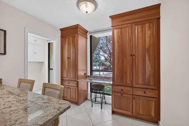 Unit 225 photo 23