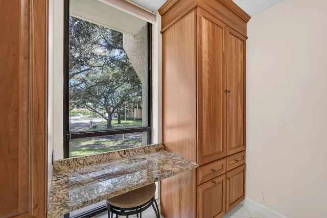 Unit 225 photo 24