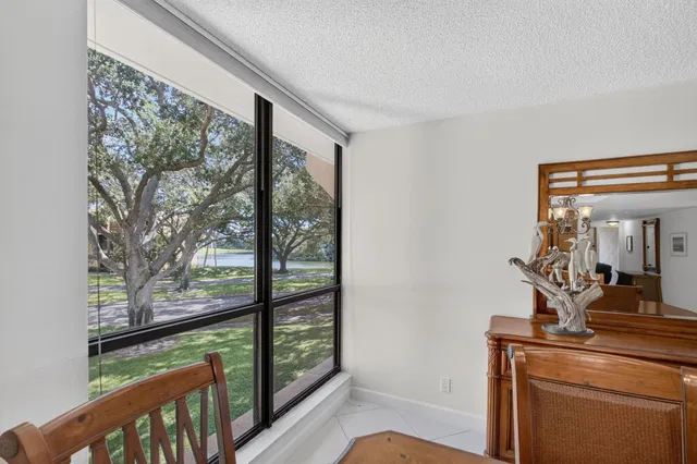 Unit 225 photo 25