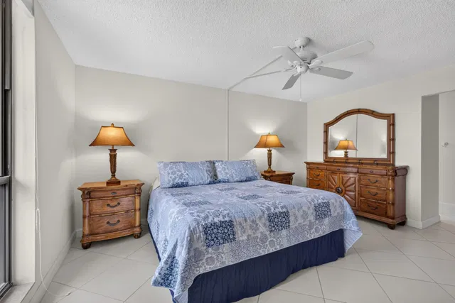 Unit 225 photo 32