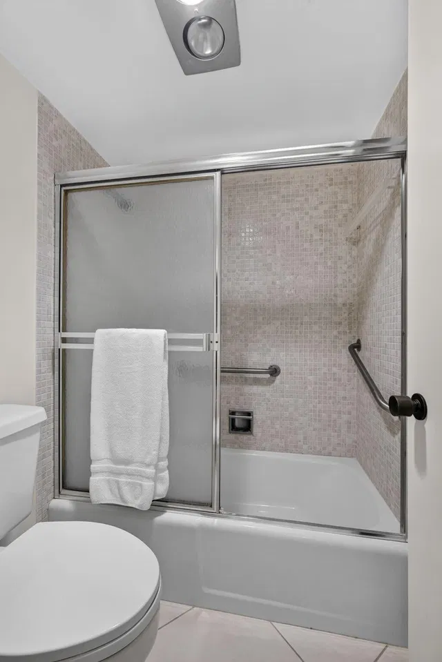Unit 225 photo 35