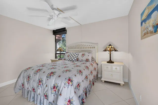 Unit 225 photo 38