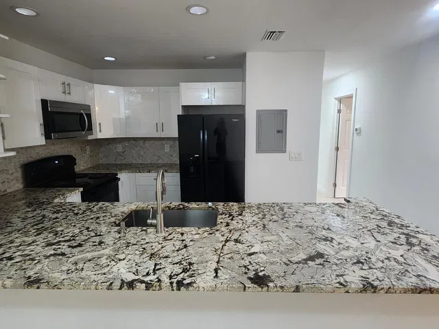 Unit 208 photo 5