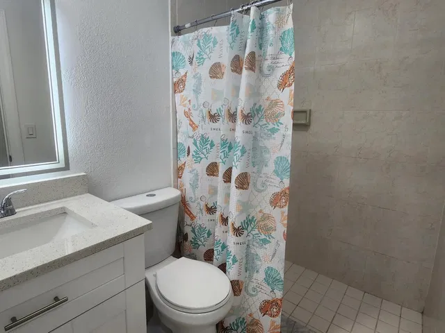 Unit 208 photo 11