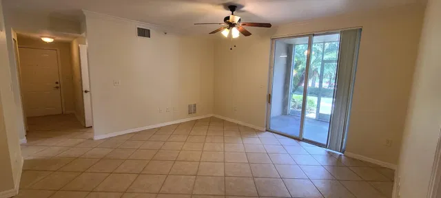  Unit 105 photo 4