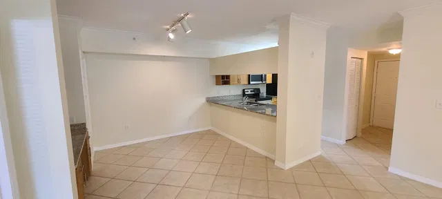  Unit 105 photo 5
