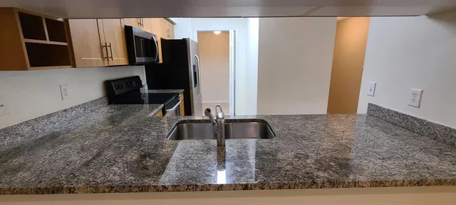  Unit 105 photo 8