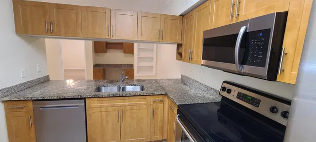 Unit 105 photo 9
