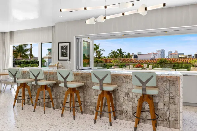 In-Town Palm Beach Residence photo 18