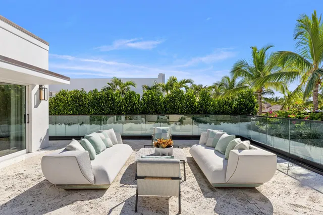 In-Town Palm Beach Residence photo 23