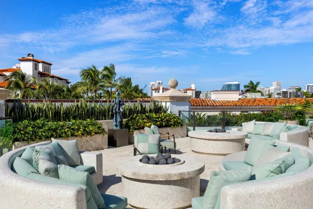 In-Town Palm Beach Residence photo 24