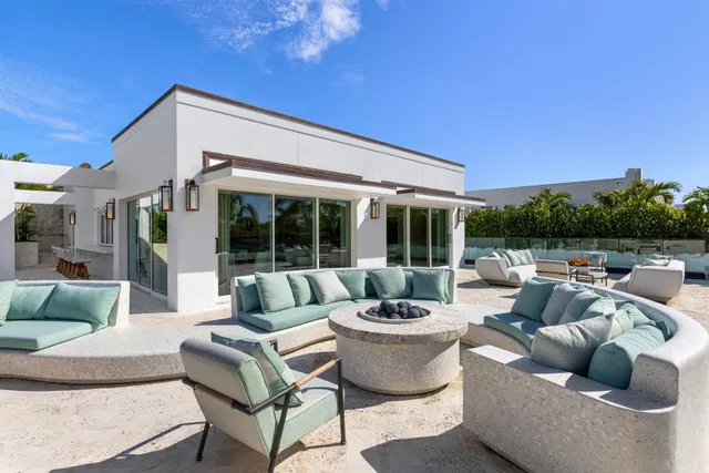 In-Town Palm Beach Residence photo 25