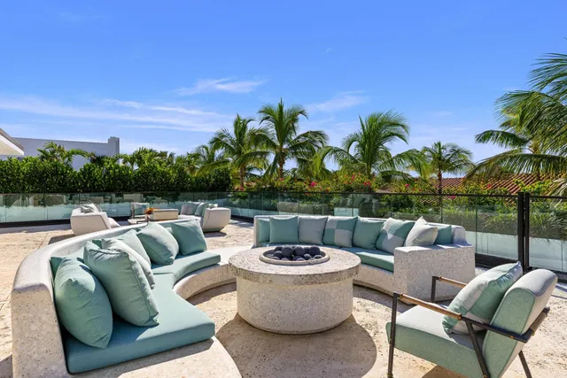 In-Town Palm Beach Residence photo 27