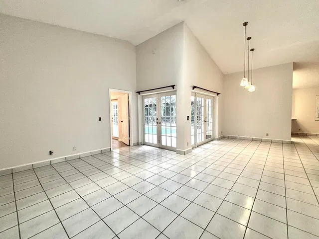  Residence photo 4