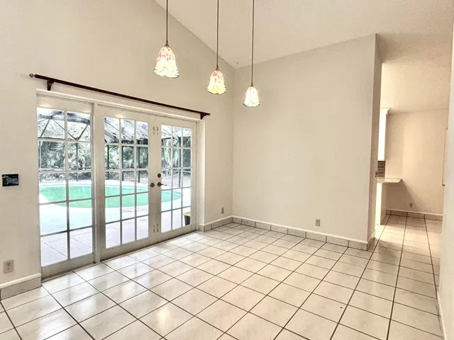 Residence photo 5