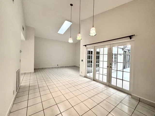  Residence photo 6