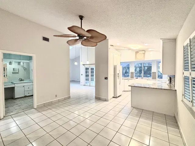  Residence photo 8