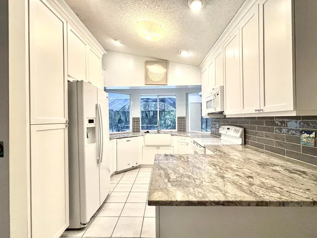  Residence photo 9