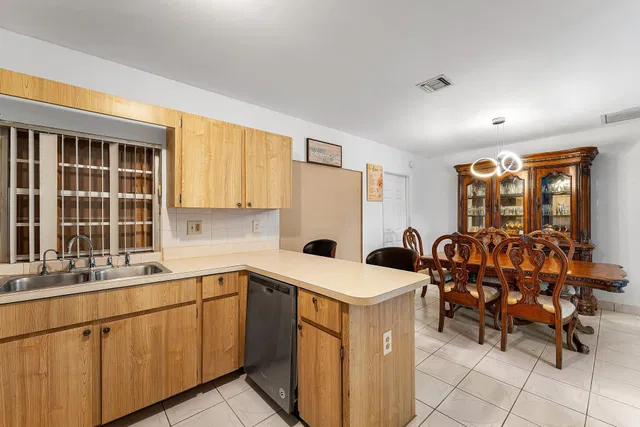  Residence photo 4