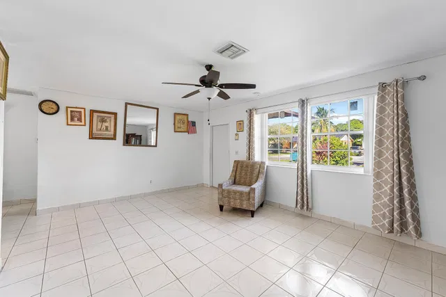  Residence photo 5