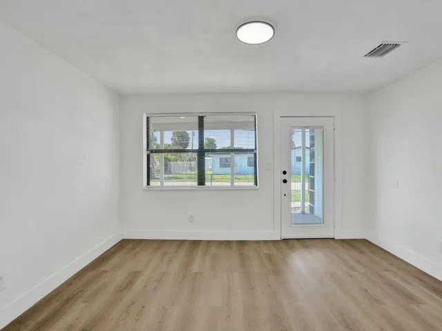  Residence photo 34