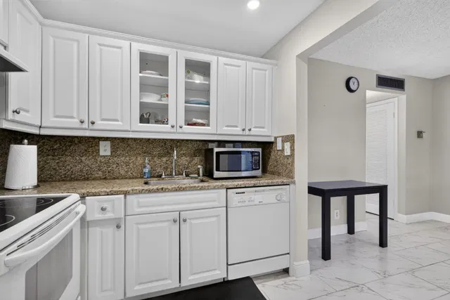 Residence photo 3