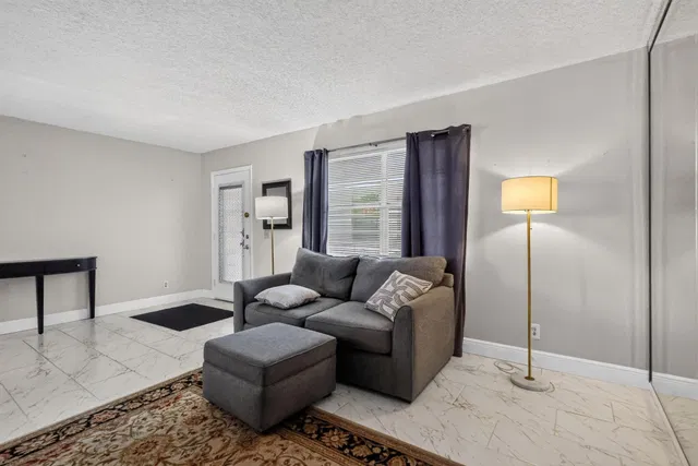 Residence photo 5