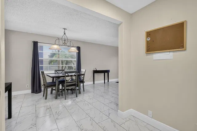 Residence photo 8