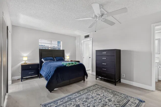 Residence photo 17