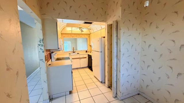 Unit 927 photo 2