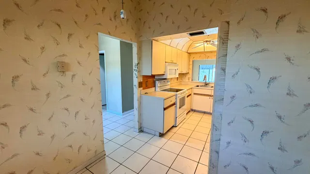 Unit 927 photo 3