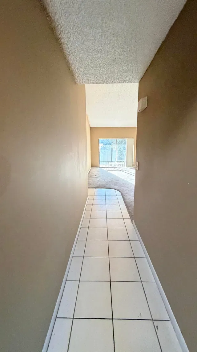 Unit 927 photo 11