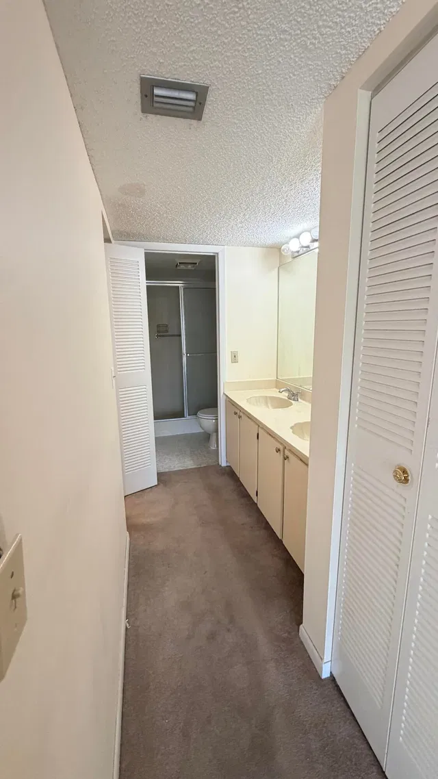 Unit 927 photo 15