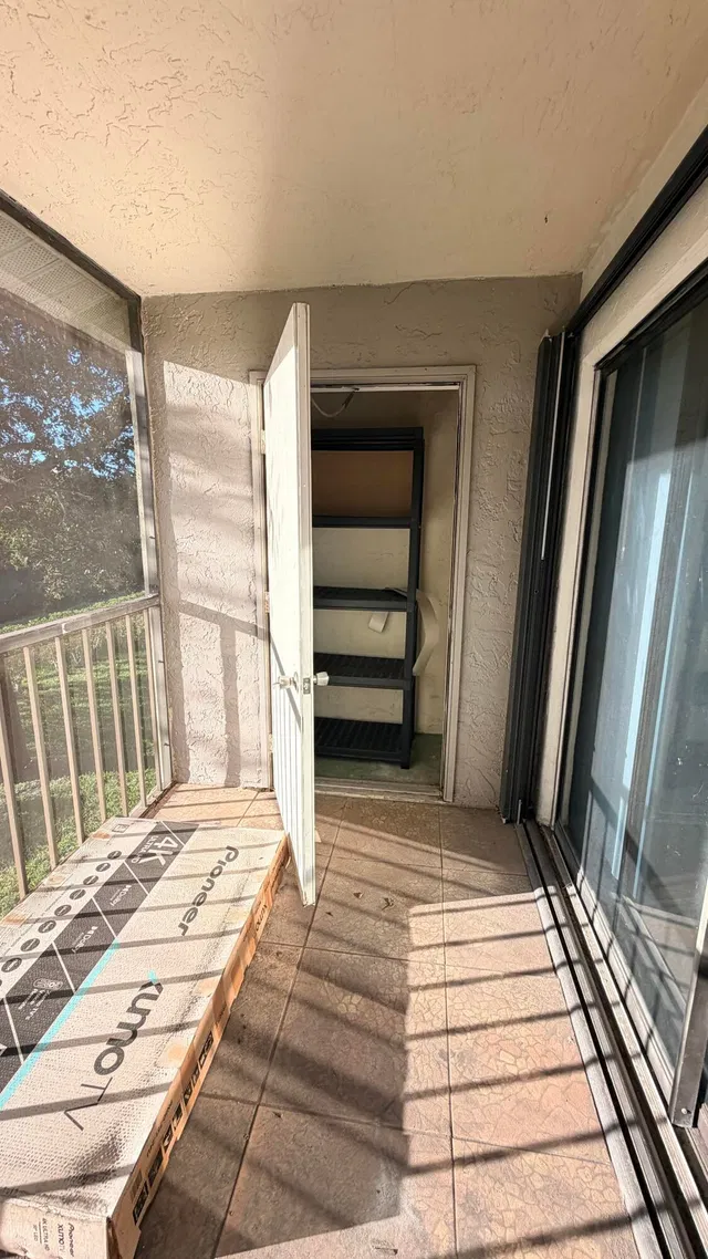 Unit 927 photo 23